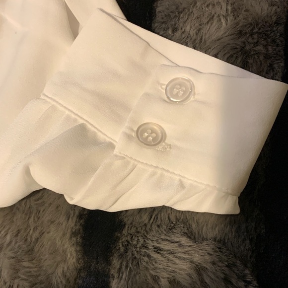 #152 NWT “Belldini” Black and White Lace Trim Women's Top - Picture 2 of 9